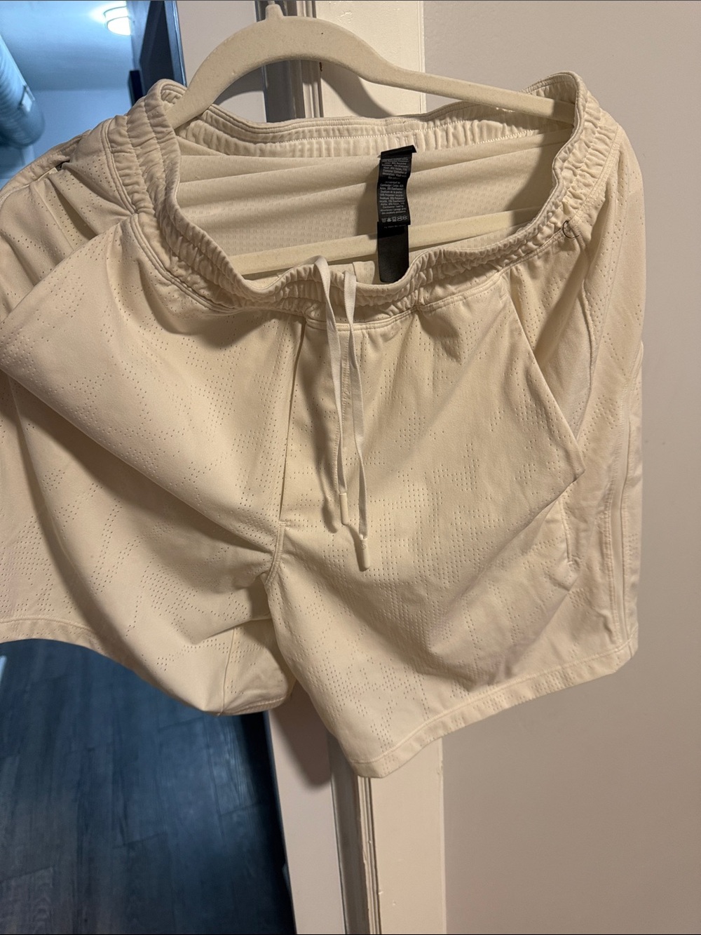 lululemon athletica Cream Men's Athletic Shorts with Drawstring